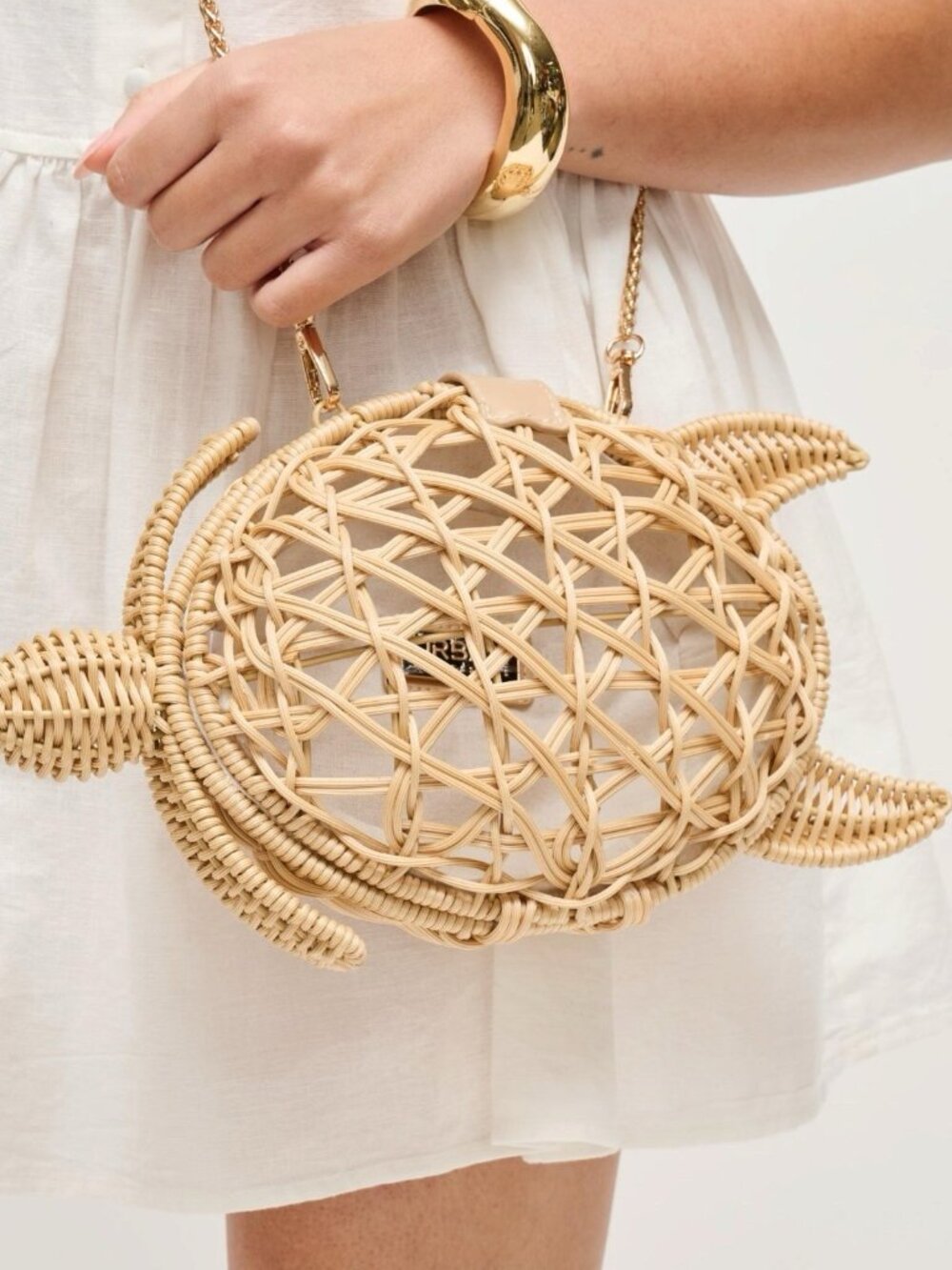 Urban Expressions Turtle-Shaped Straw Woven Natural Leilani Crossbody Bag Chain